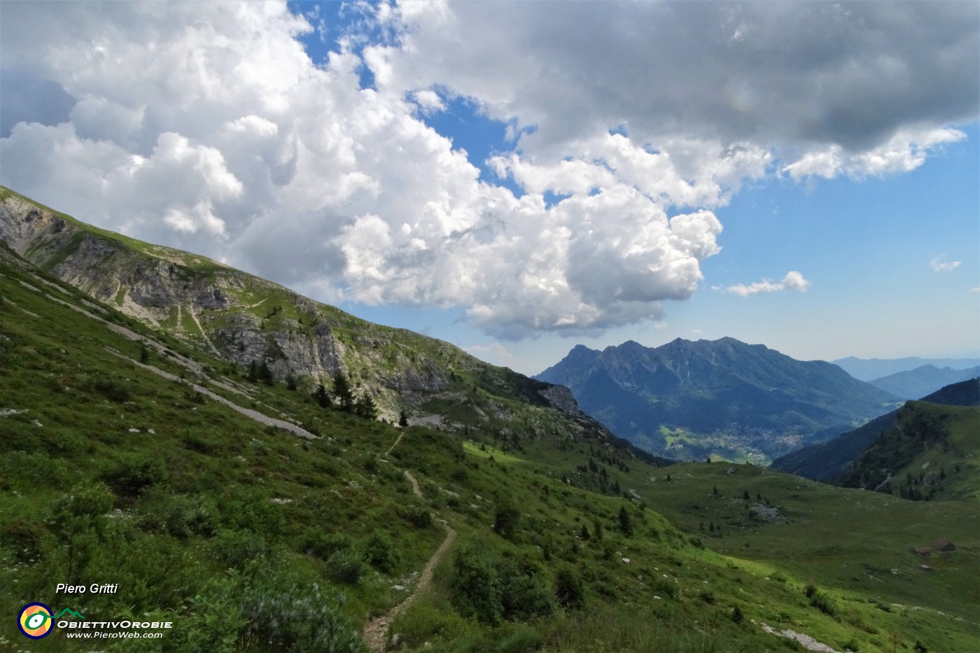 82 Dal Passo di Val Vedra il sent. 222 per Capanna 2000.JPG